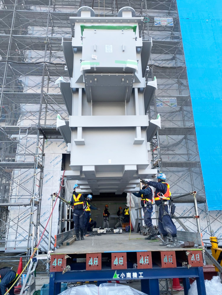 特高変圧器搬入作業