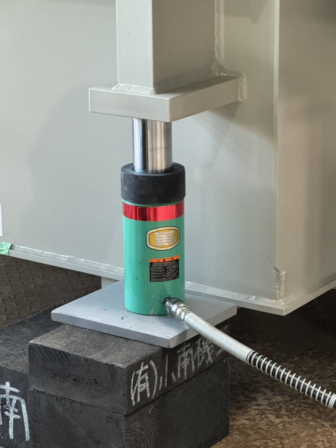 大特コロローラーによる変圧器（47t）横引き